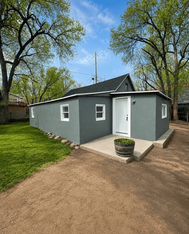 property at 111 E Cheyenne Rd