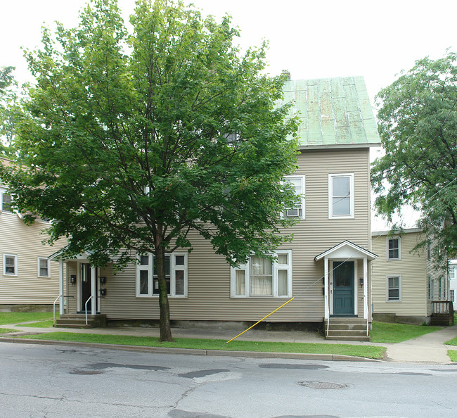 86-86 Van Dam St in Saratoga Springs, NY - Building Photo - Building Photo