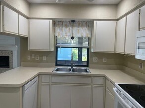 111 Abalone Rd in Venice, FL - Building Photo - Building Photo