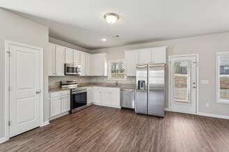 College Manor-2 in Barnesville, GA - Building Photo - Building Photo