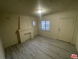 6009 S Halldale Ave in Los Angeles, CA - Building Photo