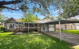 5405 Shirley St, Unit 5807D in Baytown, TX - Building Photo