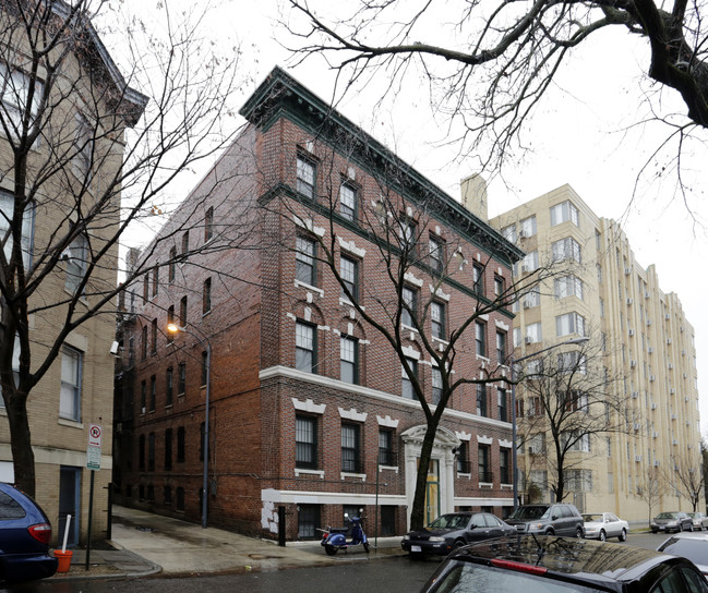 1627 Lamont St NW in Washington, DC - Foto de edificio - Building Photo