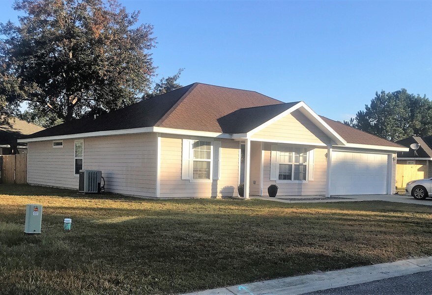 1912 W US Hwy 90 in Lake City, FL - Building Photo