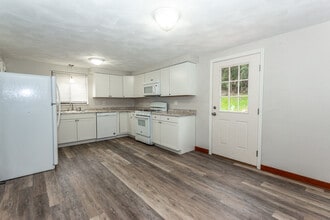 2533 Sylvania Dr in Bethel Park, PA - Building Photo - Building Photo