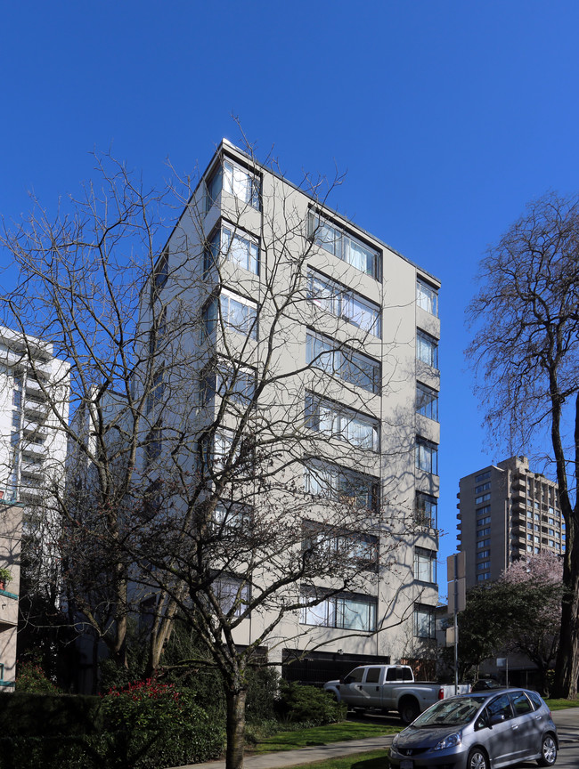 Pacific West Plaza in Vancouver, BC - Building Photo - Building Photo