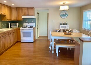 289 Portsmouth Ave-Unit -Downstairs in Seabrook, NH - Building Photo - Building Photo