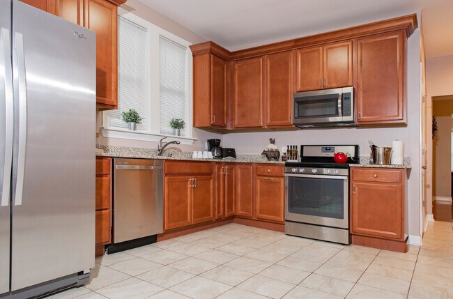 2213 W Addison St in Chicago, IL - Building Photo - Building Photo
