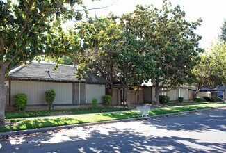 Huntington Gardens in Fresno, CA - Foto de edificio - Building Photo