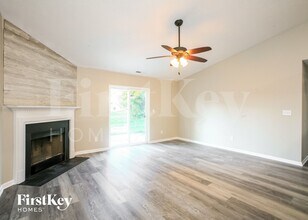 11235 Funny Cide Dr in Noblesville, IN - Foto de edificio - Building Photo