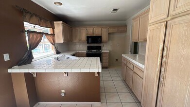 38612 Dedham Ct in Palmdale, CA - Building Photo - Building Photo