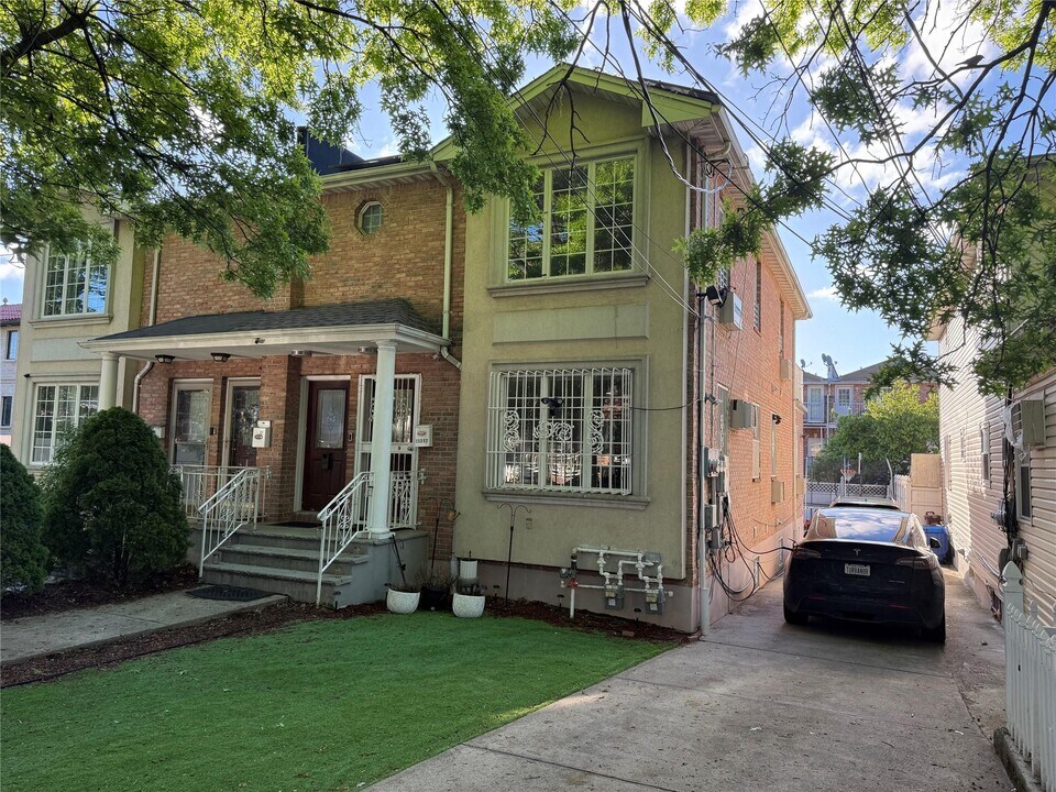 133-17 129th St in Queens, NY - Building Photo
