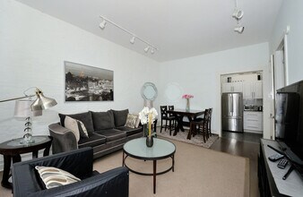 7 W 82 St, Unit SI ID1323893P in New York, NY - Foto de edificio - Building Photo