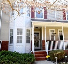 101 Lexington Ct in Holmdel, NJ - Building Photo