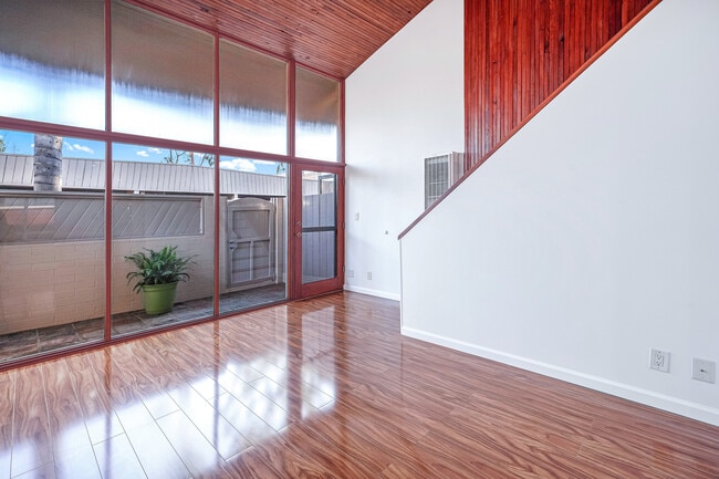 275 S Church Ln, Unit 275