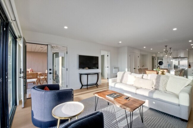 597 S Sierra Ave in Solana Beach, CA - Building Photo - Building Photo