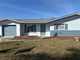 4425 N Atlantic Cir in North Fort Myers, FL - Building Photo