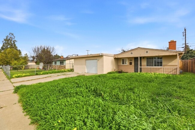 5741 39th St in Sacramento, CA - Building Photo - Building Photo
