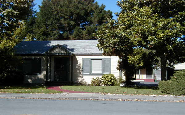 974 Menlo Ave in Menlo Park, CA - Foto de edificio - Building Photo