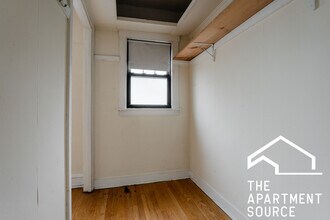 512 W Cornelia Ave in Chicago, IL - Building Photo - Building Photo