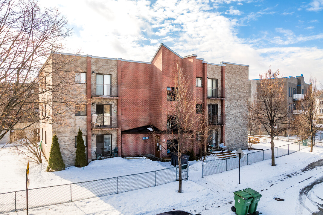 7380 André-Ampère Av in Montréal, QC - Building Photo