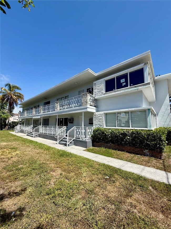 7600 Dickens Ave in Miami Beach, FL - Building Photo - Building Photo