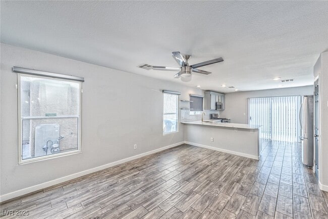 8927 First Lady Ave in Las Vegas, NV - Foto de edificio - Building Photo