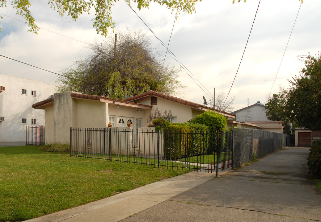 26-28 S Daisy Ave in Pasadena, CA - Building Photo