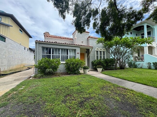 125 Adalia Ave in Tampa, FL - Foto de edificio - Building Photo