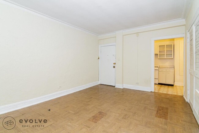 1347 N Dearborn St-Unit -608 in Chicago, IL - Building Photo - Building Photo