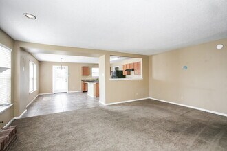 5768 N Peppereel Way in McCordsville, IN - Foto de edificio - Building Photo