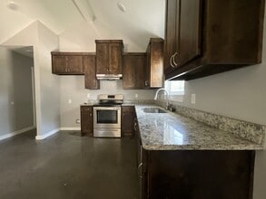 100 Chloe Dr in Mineola, TX - Building Photo - Building Photo