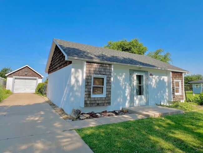 property at 825 Hillcrest Dr