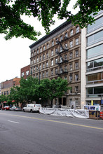 335-337 W 14th St in New York, NY - Building Photo - Building Photo