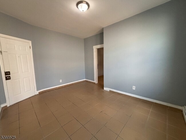 514 E Jersey St in Elizabeth, NJ - Building Photo - Building Photo