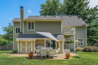 2 Cedar Gate Cir in Sugar Grove, IL - Building Photo - Building Photo