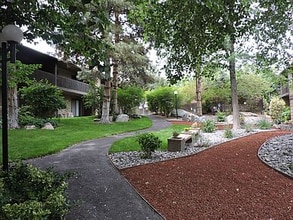 2913 Tierra Verde E in Reno, NV - Foto de edificio - Building Photo