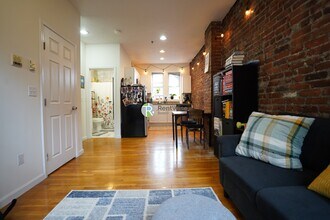 6 Cleveland Pl in Boston, MA - Building Photo - Building Photo