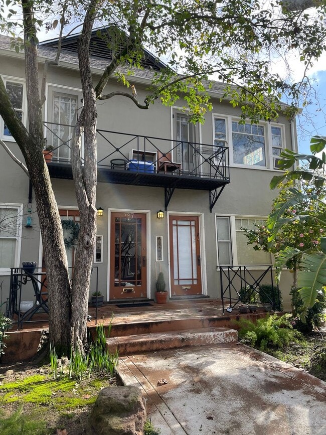 property at 927 35th St