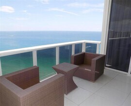 18201 Collins Ave, Unit 3906 in Sunny Isles Beach, FL - Building Photo - Building Photo
