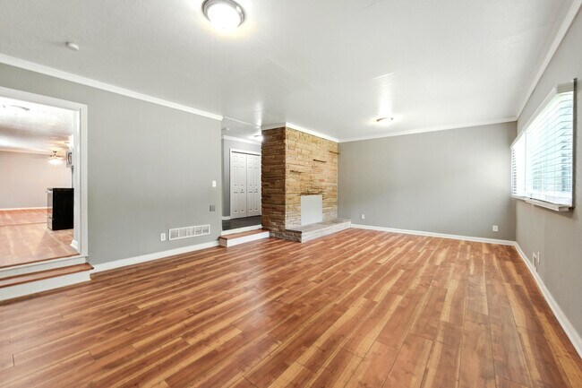 3102 W Peek Rd NW in Atlanta, GA - Building Photo - Building Photo