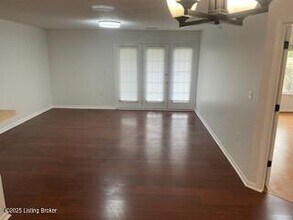 6403 Cameron Ln in Crestwood, KY - Foto de edificio - Building Photo