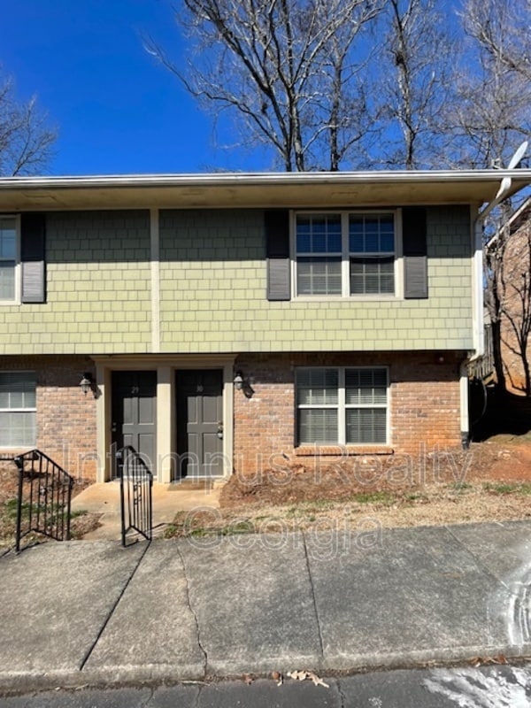 property at 30 Villa Ct SE
