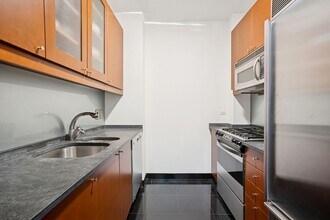 230 W 56th St in New York, NY - Building Photo - Building Photo