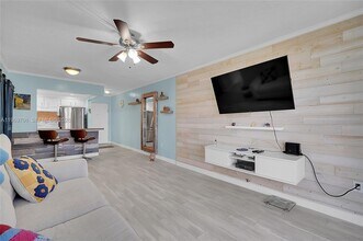 1681 NW 70th Ave in Plantation, FL - Building Photo - Building Photo