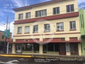 108 N 1st St in Silverton, OR - Building Photo