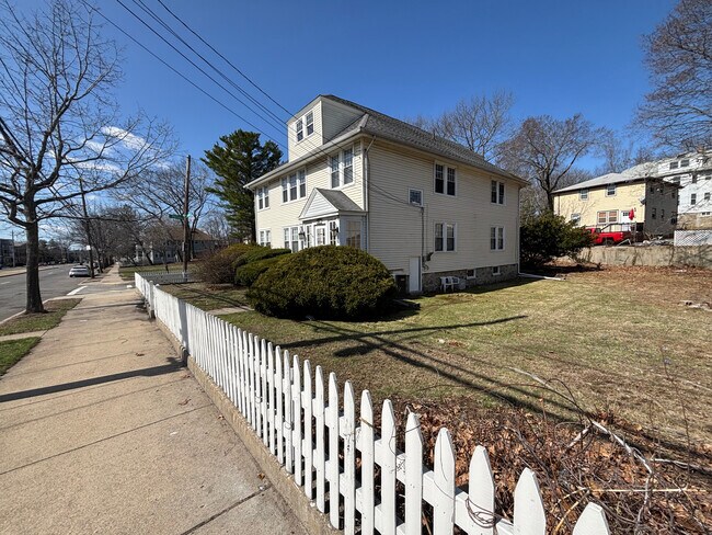 5051 Washington St in Boston, MA - Building Photo - Building Photo