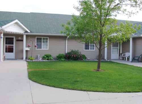 Sheyenne Square Townhomes in West Fargo, ND - Building Photo