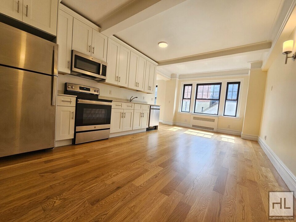 Christopher Street in New York, NY - Building Photo