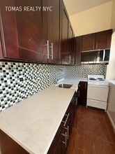 712 E 214th St in Bronx, NY - Building Photo - Building Photo